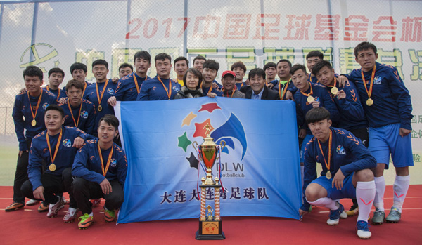 1524902516739.jpg 2 前面那个杯相当于职工足球的大力神,好吧中国的大力神.jpg